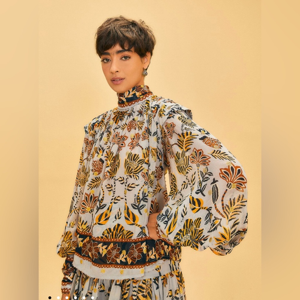 Farm Rio Floral Tapestry Silver Bee Hive